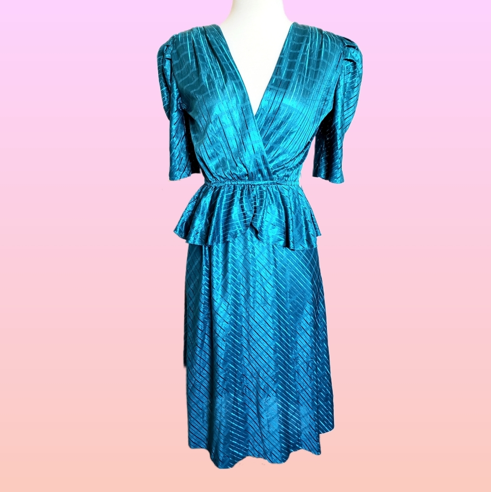Vintage 1980s does 1940s v neck faux wrap dress